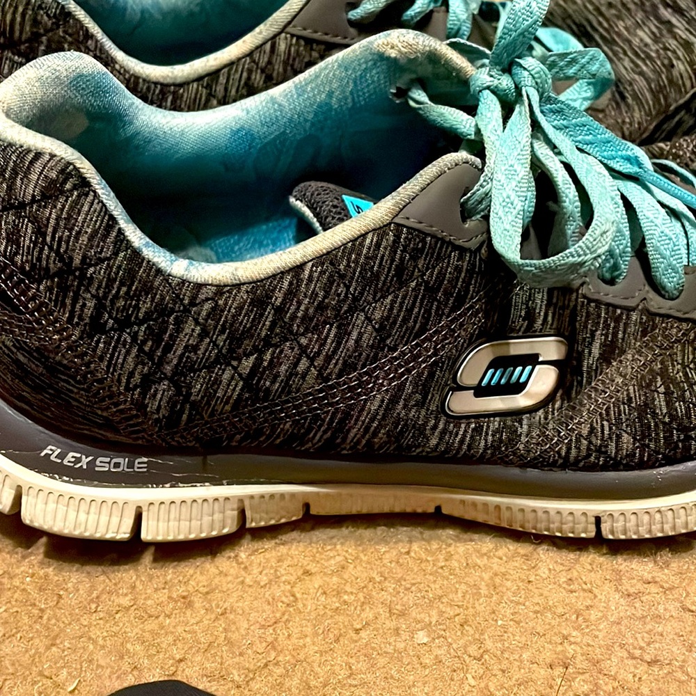 Gently used sketchers with comfort foam insert